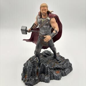 Diamond Select Gallery Marvel Thor Ragnarok: Thor PVC Statue 11” NO BOX VG Cond